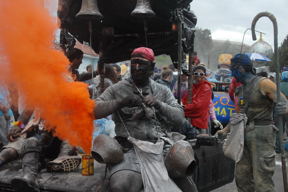  Galaksidi karneval rat brašnom 
